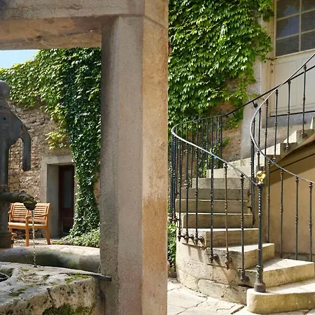 La Cour De La Paix