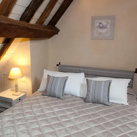 Otel La Cour De La Paix