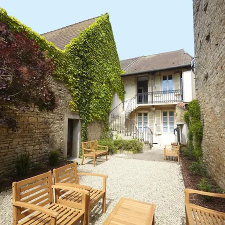 La Cour De La Paix Otel