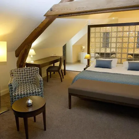 Otel La Cour De La Paix 2*