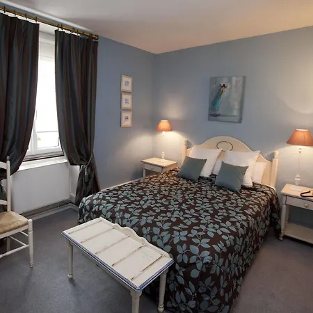 Otel La Cour De La Paix 2*