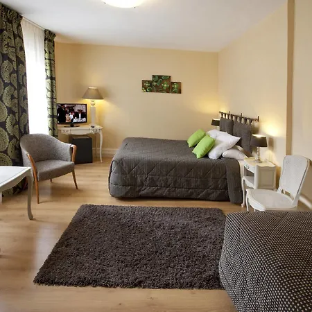 Otel La Cour De La Paix 2*