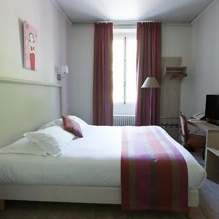 La Cour De La Paix Otel